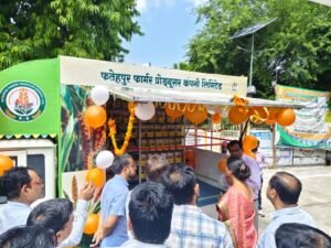Green flag : फतेहपुर में श्री अन्न की पहुंच बढ़ाने को दौड़ीं मोबाइल वैन, डीएम-सीडीओ ने दिखाई हरी झंडी ?