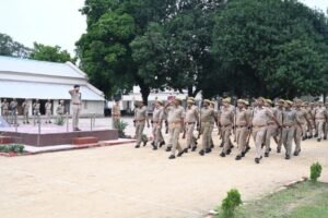 Police Lines : पुलिस अधीक्षक ने फतेहपुर पुलिस लाइन में साप्ताहिक परेड की सलामी लेकर जवानों को दिए निर्देश ?