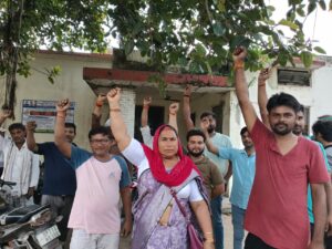 Gherao of the House : बहुआ बिजली संकट पर फूटा जनाक्रोश, गुलाबी गैंग के नेतृत्व में उपभोक्ताओं ने पावर हाउस का घेराव किया ?