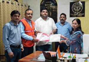 Blood Donation: An Act of Humanity : जिला अस्पताल में रक्त की कमी दूर करने को विकास भवन में लगा शिविर, छह लोगों ने किया रक्तदान मानवता हेतु ?