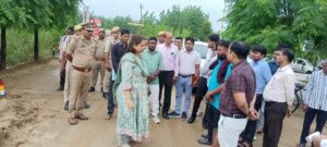 Chandpur-Hastinapur : जिलाधिकारी जसजीत कौर ने बाढ़ प्रभावित चांदपुर-हस्तिनापुर मार्ग का निरीक्षण कर जल निकासी के निर्देश दिए ?