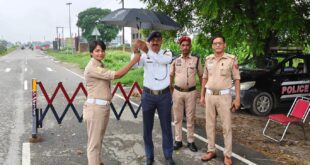 Sensitivity : यातायात प्रभारी निधि चौधरी ने कांवड़ ड्यूटी में तैनात पुलिसकर्मियों को छाते बांटकर दिखाई संवेदनशीलता ?