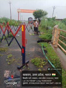 Movement disrupted : ककवन में पांडु नदी पुल के पास सड़क धंसी, लखनऊ इटावा मार्ग पर भारी वाहनों की आवाजाही बाधित ?