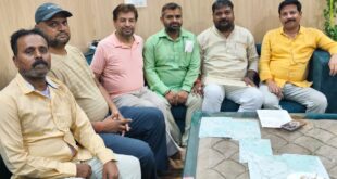 Submitted a memorandum : शिक्षणेत्तर कर्मचारियों ने कैशलेस चिकित्सा सुविधा की मांग को लेकर विधायक को ज्ञापन सौंपा