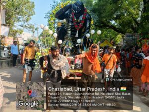 Chants of 'Bholenath' : हापुड़ में उमड़ा कांवड़ियों का सैलाब, मनसा देवी मंदिर मार्ग पर गूंजे भोलेनाथ के जयकारे ?