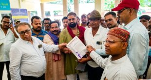Submitted a memorandum : बांदा में गरीब पट्टाधारकों की जमीन बहाल कराने की मांग, सद्भावना सेवा मंच ने जिलाधिकारी को सौंपा ज्ञापन ?