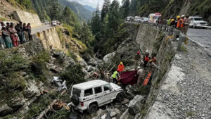 Horrific accidents : सिरमौर में बोलेरो कैंपर गहरी खाई में गिरी, भीषण हादसे में चार लोगों की मौत और नौ घायल ?