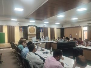 School vehicles : हापुड़ में सड़क सुरक्षा समिति की बैठक, 30 अनफिट स्कूली वाहनों पर डीएम ने जताई नाराजगी और कार्रवाई के निर्देश ?