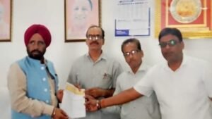 Demands were raised : माध्यमिक शिक्षणेत्तर कर्मचारी संघ ने बिलासपुर में राज्यमंत्री के माध्यम से मुख्यमंत्री को सौंपा ज्ञापन, कैशलेस चिकित्सा सहित कई मांगें उठाईं ?