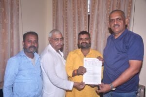 Submitted a memorandum : कैशलेस चिकित्सा सुविधा की मांग को लेकर शिक्षणेत्तर कर्मचारियों ने विधायक अमिताभ बाजपेई को सौंपा ज्ञापन ?