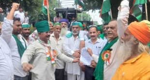 Raised demands : भाकियू टिकैत ने गढ़मुक्तेश्वर में निकाली भव्य तिरंगा यात्रा, किसानों ने राष्ट्रपति के नाम ज्ञापन सौंपकर उठाईं मांगें ?