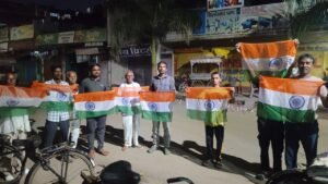 A New Resolve : बांदा में समाचार पत्र विक्रेता संघ ने रेलवे स्टेशन वितरण सेंटर से हर घर तिरंगा अभियान को दिया नया संकल्प ?