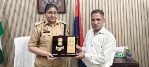 Appreciation of service : सैफी सेवा फाउंडेशन ने सीओ सिटी अनीता चौहान को शील्ड देकर सम्मानित किया, सामाजिक सेवा की सराहना ?