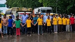 Balaganj Crossing : लखनऊ में सुविधाओं की बदहाली के खिलाफ सर्वोदय विद्यालय की छात्राओं का प्रदर्शन, बालागंज चौराहे पर लगाया जाम ?