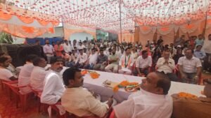 Hundreds of people turned out : कांग्रेस जिलाध्यक्ष राकेश त्यागी ने दिखाई संगठन की ताकत, ग्राम सिखेड़ा में संगठन सृजन अभियान की बैठक में उमड़ा सैकड़ों लोगों का हुजूम ?