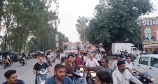 Traffic jam on the road : मुजफ्फरनगर में हाईमास्ट पोल लगाते समय करंट की चपेट में आया युवक, मौत के बाद भोपा रोड पर जाम ?