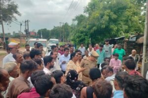 Distributed relief materials : जलभराव से गिरे घरों का निरीक्षण करने पहुंचीं राज्य मंत्री कृष्णा पासवान, पीड़ित परिवारों को बांटी राहत सामग्री ?