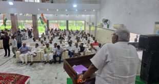 Crowd : कांग्रेस जिलाध्यक्ष राकेश त्यागी ने दिखाई संगठन की ताकत, ग्राम सिखेड़ा में संगठन सृजन अभियान की बैठक में उमड़ा सैकड़ों लोगों का हुजूम