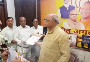 Submitted a memorandum : शिक्षणेत्तर कर्मचारियों को कैशलेस चिकित्सा सुविधा देने की मांग, विधायक अमित अग्रवाल को सौंपा ज्ञापन ?