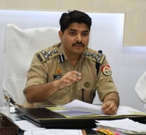Police personnel line : गौरव त्यागी हत्याकांड में चार पुलिसकर्मी लाइन हाजिर, DIG के सख्त रुख के बाद हापुड़ पुलिस में कार्रवाई ?