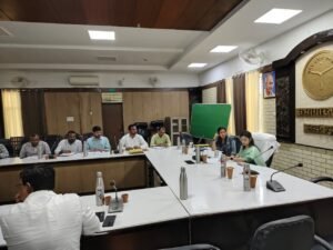 Time-bound work : जल निगम के विकास कार्यों की डीएम ने की समीक्षा, समयबद्ध कार्य और सुचारु पेयजल आपूर्ति के दिए निर्देश ? 
