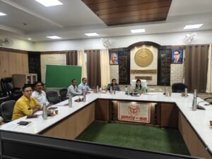 Expeditious disposal : व्यापारियों की समस्याओं का त्वरित निस्तारण हो, बाजारों में सफाई व सुरक्षा व्यवस्था मजबूत करें: डीएम ?