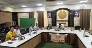 Expeditious disposal : व्यापारियों की समस्याओं का त्वरित निस्तारण हो, बाजारों में सफाई व सुरक्षा व्यवस्था मजबूत करें: डीएम ?