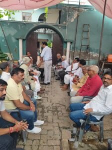 Members of society : गौरव त्यागी हत्याकांड में ईनाम राशि बढ़ाकर 50 हजार करने की मांग, पीड़ित परिवार से मिले समाज के लोग ?