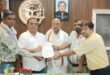Handed over to the Chief Minister : कैशलेस सुविधा की मांग को लेकर शिक्षणेत्तर कर्मचारियों ने विधायक को सौंपा मुख्यमंत्री के नाम ज्ञापन ?