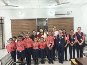 Christian Academy : बदिस्टा क्रिश्चियन अकैडमी के बच्चों ने जिलाधिकारी कविता मीना को बांधी राखी, मिला स्नेह और आशीर्वाद ?