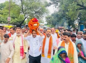 Call to adopt : भारी बारिश के बीच बांदा में भाजपा की समरसता संकल्प कलश यात्रा, संत रविदास के संदेशों को अपनाने का आह्वान ?