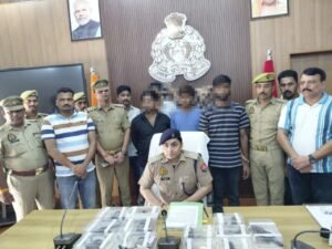 Smuggler arrested : 12 अवैध हथियारों और चोरी की दो मोटरसाइकिलों के साथ तीन असलहा तस्कर गिरफ्तार