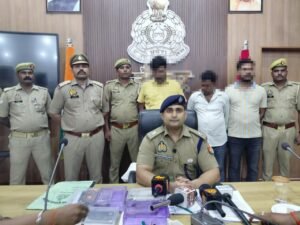 Vehicle recovered : जलालपुर पुलिस ने लूट का पर्दाफाश कर 3 लाख रुपये सहित तीन अभियुक्त गिरफ्तार, वाहन बरामद