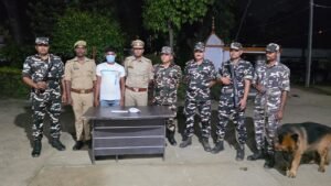 Smuggler arrested : बहराइच में नेपाल बॉर्डर से 1 करोड़ रुपये की स्मैक बरामद, 155 ग्राम नशीले पदार्थ के साथ तस्कर गिरफ्तार ?
