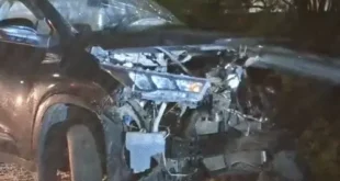Three injured : झांसी हाईवे पर भीषण सड़क हादसा, तेज रफ्तार कार डिवाइडर से टकराई, दो की मौत, तीन घायल ?
