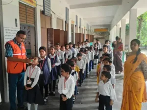 Oath : फतेहपुर में 340 बच्चों को बरसाती बीमारियों से बचाव और नशामुक्ति की दिलाई गई शपथ ?