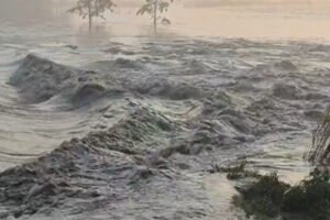 The embankment breached : कुशीनगर में नारायणी नदी का तटबंध टूटा, कई गांवों में घुसा पानी, सीएम योगी ने राहत बचाव कार्य के दिए निर्देश ?