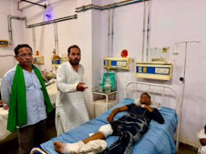 Youth critically injured : पहाड़ी गेट चौराहे पर टेम्पो-मोटरसाइकिल की भिड़ंत, युवक गंभीर घायल ?