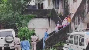 Simultaneous raids : कटनी में दो स्पा सेंटरों पर पुलिस की एक साथ दबिश, 10 युवतियों समेत 16 लोग हिरासत में