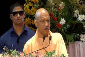 Chief Minister Yogi : नए स्लोगन के साथ गिरगिट की तरह रंग बदल रही सपा : मुख्यमंत्री योगी ?