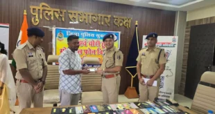 After returning them to the owners : सुकमा पुलिस ने विशेष अभियान चलाकर 75 गुम और चोरी मोबाइल बरामद किए, मालिकों को लौटाकर खुशी दी