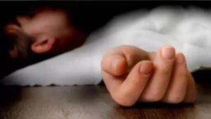 Chaos ensued : कटी पतंग पकड़ने की होड़ में गई जान; स्कूल की छत से गिरकर 10 साल के मासूम की दर्दनाक मौत, मचा कोहराम ?