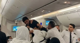 Crowded passengers : फ्लाइट में बीच आसमान में भिड़े यात्री, मारपीट का वीडियो वायरल ?