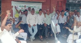National Soldiers' Organization : गन्ना किसानों के धरने को राष्ट्रीय सैनिक संस्था ने दिया समर्थन, 30 वर्षों के बकाया ब्याज का हिसाब देने की मांग ?