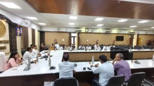 Meeting held : जनपद में गन्ना किसानों के 203.42 करोड़ रुपये बकाया भुगतान और आगामी पेराई सत्र को लेकर बैठक आयोजित हुई