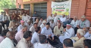Sugarcane Department : 30 वर्षों के ब्याज का हिसाब मांगते किसानों की महापंचायत, हापुड़ में पंद्रहवें दिन भी गन्ना विभाग पर धरना जारी ?