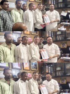 Submitted a memorandum : कैशलेस चिकित्सा सुविधा की मांग को लेकर माध्यमिक शिक्षणेत्तर कर्मचारी एसोसिएशन ने मंत्री को सौंपा ज्ञापन