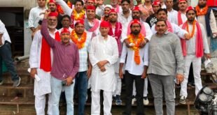 Honoured : सपा की मासिक बैठक में संगठन मजबूती पर मंथन, पांच शिक्षकों को प्रशस्ति पत्र देकर किया सम्मानित