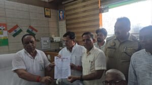Accusation of obstruction : बदनोली विवाद में मृत दीपक के परिवार को मुआवजा और न्याय की मांग, कांग्रेस प्रतिनिधिमंडल को गांव जाने से रोकने का आरोप ?