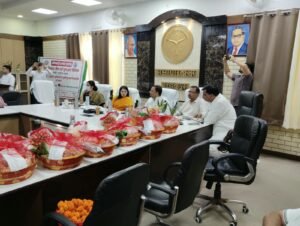 Live broadcast : आंगनबाड़ी कार्यकत्रियों और सहायिकाओं के मानदेय में बढ़ोतरी की घोषणा, हापुड़ में हुआ अयोध्या कार्यक्रम का सजीव प्रसारण
